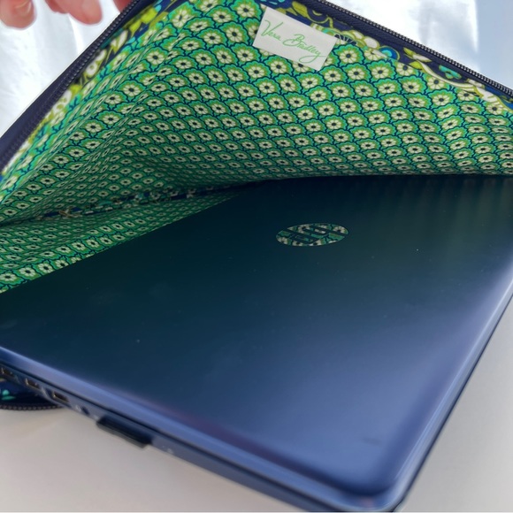 Vera Bradley LIKE NEW Rhythm & Blues Quilted Laptop Case - Picture 3 of 11